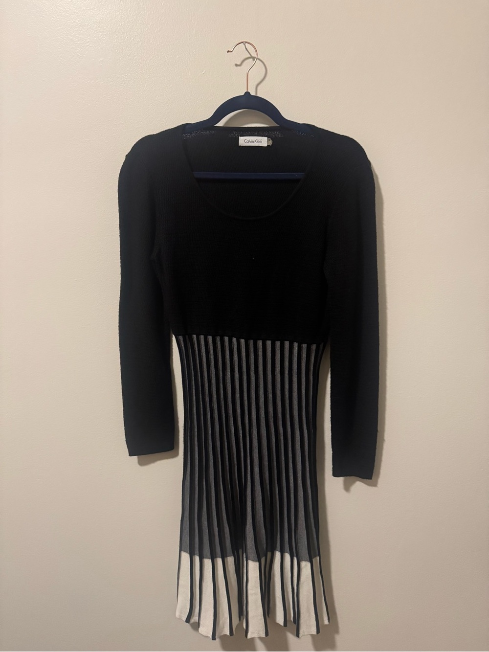 Calvin Klein Black Scoop-Neck Long Sleeve Pleated Colorblock Dress